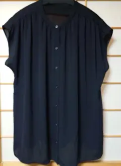 【美品】UNTITLED　黒ブラウス（サイズ44）