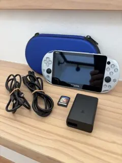 SONY PS Vita 本体 PCH-2000 シルバー 充電器 おまけ付き