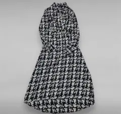 ザラ ロングワンピース 長袖 Ｖネック ウエストマーク 幾何学模様