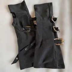 バックル付き黒アームカバー