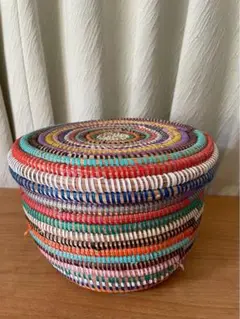 アフリカ　蓋つきかご　バスケット　カラフル