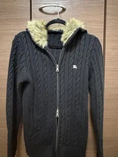 ファー付きケーブルニットパーカー