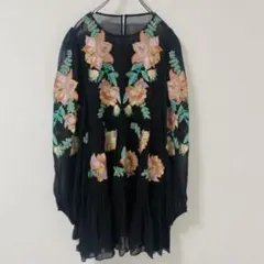 GRACE CONTINENTAL ティアード刺繍トップ　長袖ブラウスのサムネイル