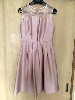 【美品】ドレスワンピース サテン風ピンクベージュ　Mサイズ　ウエストリボン付き