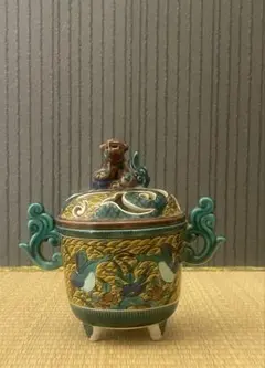 装飾陶器 蓋付き容器 金色獅子付き - メルカリ