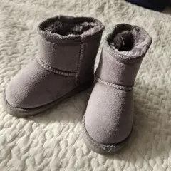 BREEZE　13センチ　グレー ムートン風　ショートブーツ
