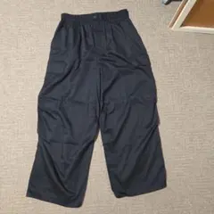 黒 カーゴパンツ