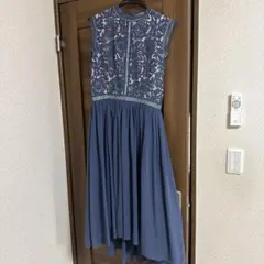 ブルーレースドレス