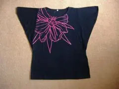 《ＢＦセール！》Ｔシャツ◎フレア袖◎ローズピンク カトレア柄◎黒◎Ｌサイズ
