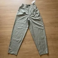 タグ付き新品未使用　GU タックコクーンシルエットパンツ 【S】グリーン