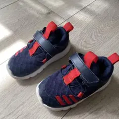 アディダス　キッズ　シューズ