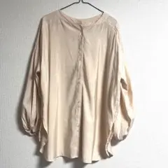 ノーカラーシャツ