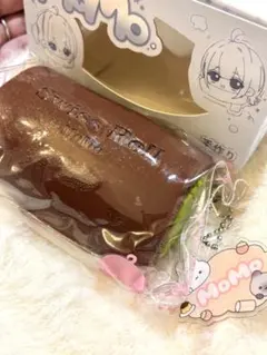 【未使用品】MOMO【ロゴ袋付】モモスクイーズ　ロールケーキ　チョコ抹茶