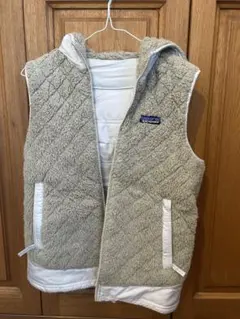 patagonia フリースフードベスト ベージュ　リバーシブル