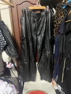 kutir フェイクレザーワイドパンツ （ぼろぼろ）のサムネイル