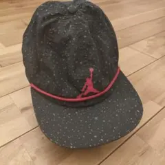 Jordan ドット柄キャップ 黒/赤