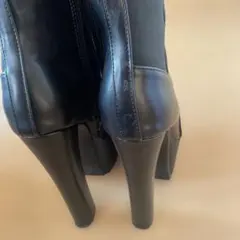 ブラックレザー プラットフォームヒールブーツ