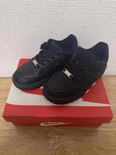 Nike Air Force 1 ブラック スニーカー　キッズ17.5cm