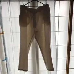 ライトグレー チノパン