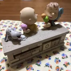 PEANUTS★Hallmarkスヌーピー、チャーリー、ライナス万年カレンダー★