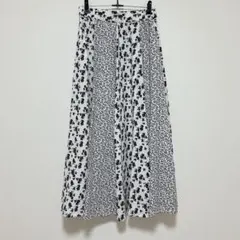 美品 r.p.s 花柄パネル切替フレアスカート M モノトーン 総柄 ボタニカル