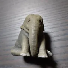 お座りゾウ動物ミニチュアミニフィギュアアニマルかわいいアフリカおもちゃ玩具