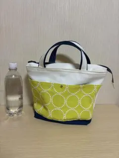 帆布トートバッグ　ホワイト×刺繍生地×ネイビー　お散歩用　ファスナーの蓋付き