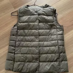 無印良品　インナーダウン　ベスト　ベージュ　ノーカラー
