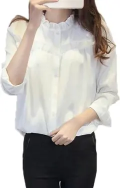 女性のフリルの白いシャツに長袖のフリル衿のolおしゃれでやせて見える