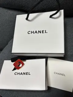 CHANEL 2026 バレンタイン 限定チャーム付きギフトボックス ショップ袋
