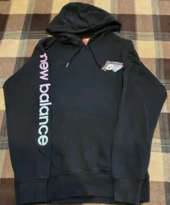 ニューバランス　パーカー　黒