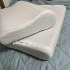 (2月前に東京インテルで購入) 柔らかな目　通気性のよいウレタンまくら　枕