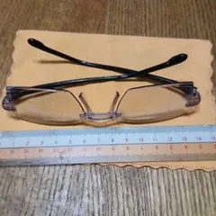 シンプルデザイン 老眼鏡 　　透明レンズ