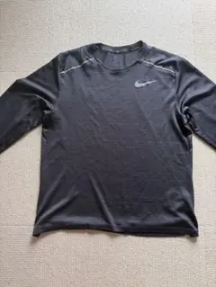 Nike DRI-FIT ブラック長袖シャツ M