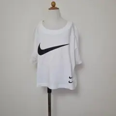 Nike ロゴプリント 半袖Tシャツ ショート丈 レディース 白