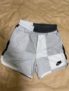 NIKE　ハーフパンツ　トレーニングパンツ