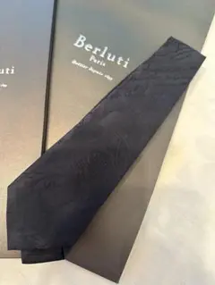超美品 Berluti オールブラック カリグラフィ ネクタイ SILK 超美品 Berluti オールブラック カリグラフィ ネクタイ SILK