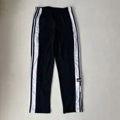 adidas サイドボタン付きトラックパンツ