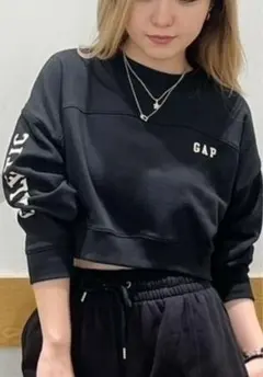 GAP ロゴ クロップド スウェット ブラック