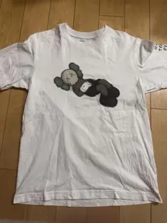 UT KAWS Tシャツ