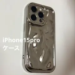 iPhone15pro ケース ウェーブデザイン メタリックシルバー 鏡面仕上げ
