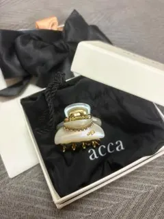 acca 装飾付きヘアクリップ ホワイト