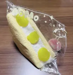 momoスクイーズ】モモ フルーツサンド シークレット(替え袋付) - メルカリ
