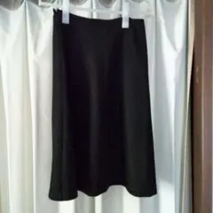 黒いフレアースカート