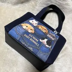 帆布使いトートバッグパネル=ポケッにちょこんとうさちゃん