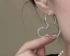 ディズニーミッキー型クリスタルピアス