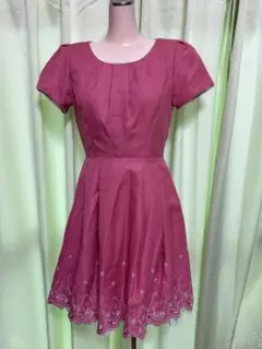 レストローズ ピンク 半袖 ミニワンピース 刺繍入り