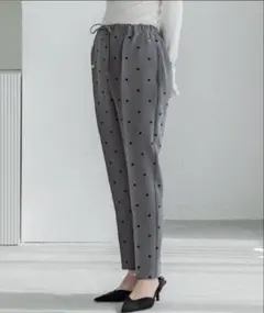 グレー ドット柄 テーパードパンツ　coca コカ