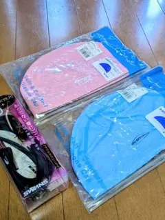 スイミングキャップとゴーグルのセット