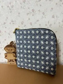 ハンドメイド　Ｌ字型ファスナーポーチ　デニム刺繍